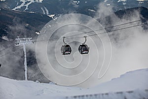 Slovensko, Jasná - 3.2.2022: lyžiarske stredisko kabínková lanovka