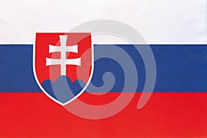 Štátna látková vlajka Slovenska, textilný podklad. Symbol medzinárodnej svetovej európskej krajiny