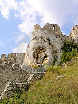 Slovensko Spišský hrad-opevnění vnější vstup