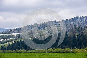 Slovensko vrcholky Tatier v hmlistom počasí