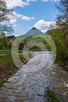 Slovensko tatranské vrcholky v mlhavém počasí