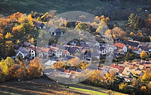 Slovenská dedina pri jesennom západe slnka krajina s domom - Plavecké Podhradie