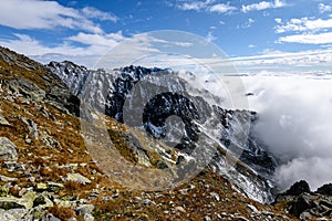 Slovenské Karpaty na jeseň. cesta na Kriváň