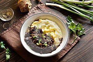 Slow cooked beef with mashed potatoes