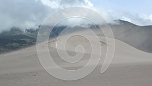 Slow Motion of Sand Saltation on Large Dune.mov