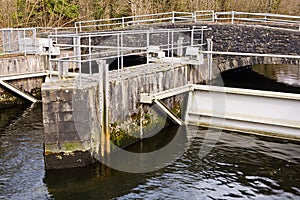 Sluice gate