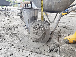 Slump test for fresh concrete