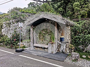 A smal stone bus stop in Donghe