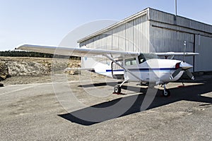 Small aircraft - Cessna 152