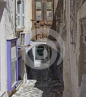 Small alley in Naxos Chora, with an arched tunner