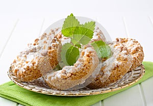 Small apple crumble cakes