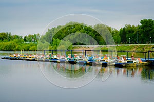 A small bay with a pier-raft for mooring walking boats and catamarans.