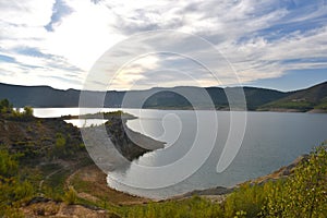 Small beach in the BuendÃÂ­a reservoir.