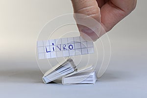 Small books, white background. Livro is the Portuguese word