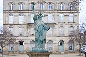 Small copy of the statue of liberty in front of the building