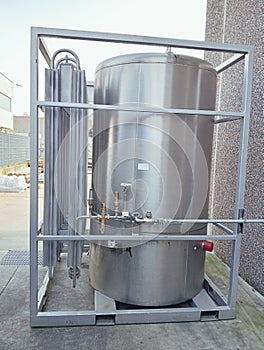 small cryogenic tank for liquid nitrogen