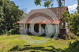 Small enxaimel house with vegetation around photo