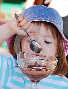 Small girl eating eis cream photo