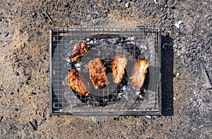 Small Grill, Portable Barbecue, BBQ with Flame and Smoke, Mini Barbecue for Outdoor Recreation