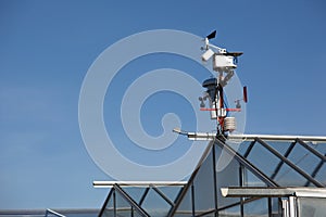 Small hitech meteo station with anemometers