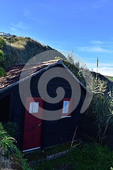 Piccolo casa costruito il mare scogliera Azzorre 