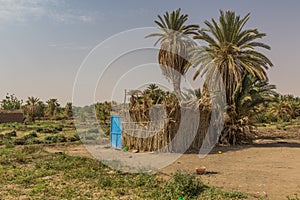 Small hut near Abri, Sud