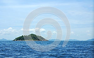 Small island between Pattaya and Larn island