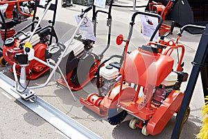 Small mechanized machinery for road