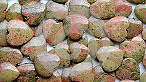 Small ring-shaped unakite hearts turn around