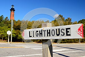 A small sign directs visitors to the lighthouse photo