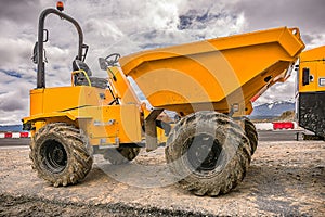 Small size dumper
