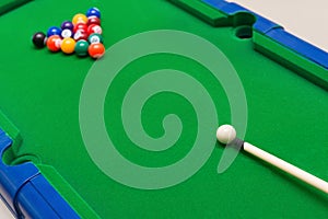 A small snooker toy set