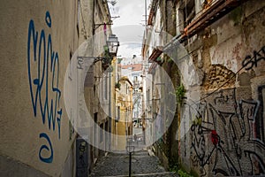 Small street in Lisbonne