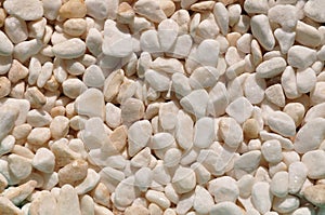 Small tumbled white quatz pebbles