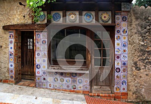 Small vintage house with majolica tile decor