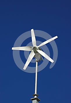 Small wind turbine