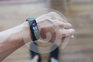 Smart fitness tracking and watch. a man using smart band tracking heart rate and health data