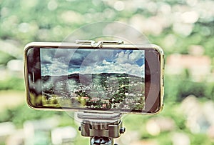 Mobilní fotografie starého hornického města Banská Štiavnica chytrým telefonem, filtr krásy