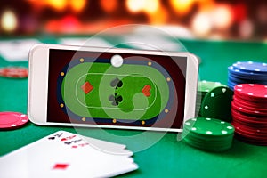 Smartphone with online poker table application