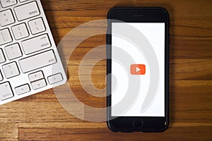 Smartphone with youtube application apen.