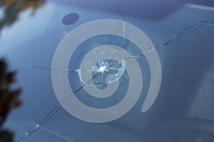 Smashed windscreen photo