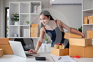 SME business entrepreneurs small in asia Preparing cardboard boxes in home office Small business operators preparing to