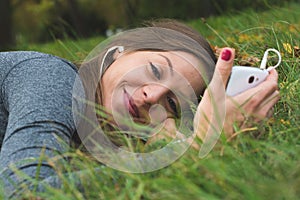 Smiling brunnette woman using cell phone