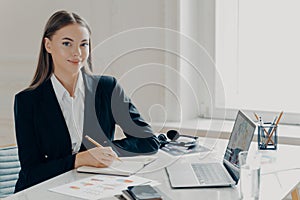 Smiling bussiness woman working in modern office