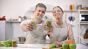 Smiling couple showing vegetable cocktail, healthy lifestyle, vegetarian diet