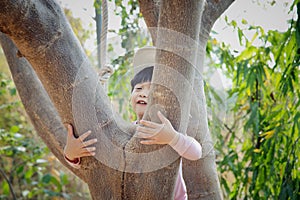 Smiling little boy hug tree : Soft focus