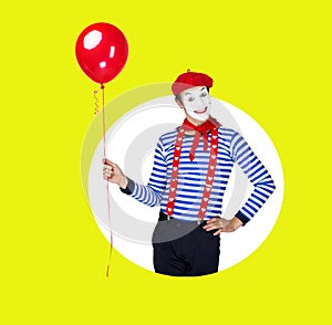 Smiling mime with balloon.Funny actor in red beret