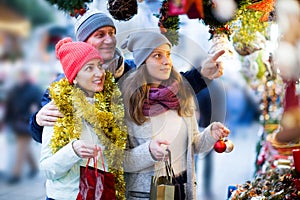 Smiling parents with daughter of Xmas market