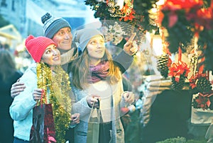 Smiling parents with daughter of Xmas market