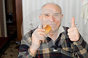 Smiling senior man giving a thumbs up